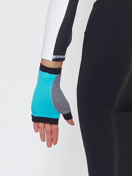 MUV Sportswear_OZONE GLUV_Colour Scuba Blue_UV Protecting Sportswear